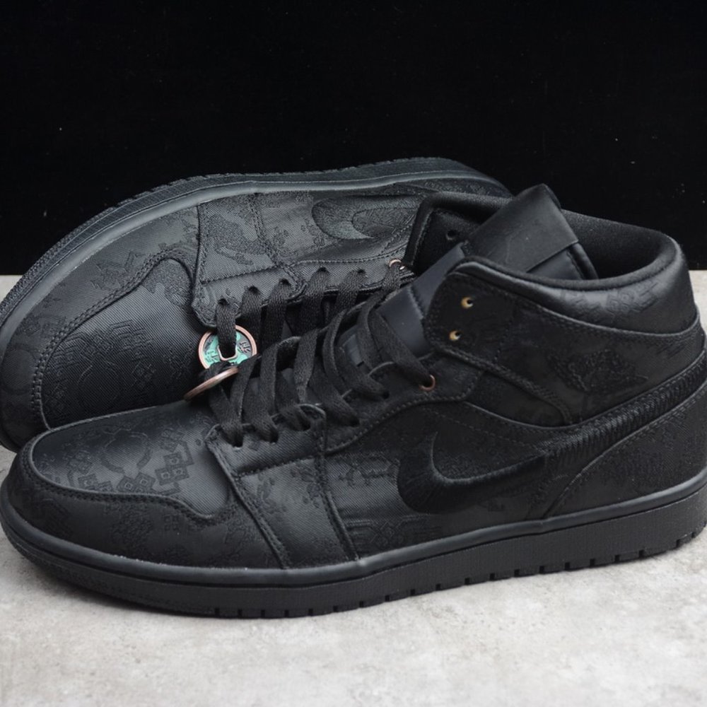 Sports shoesNike Air Jordan 1 basketball shoes bla